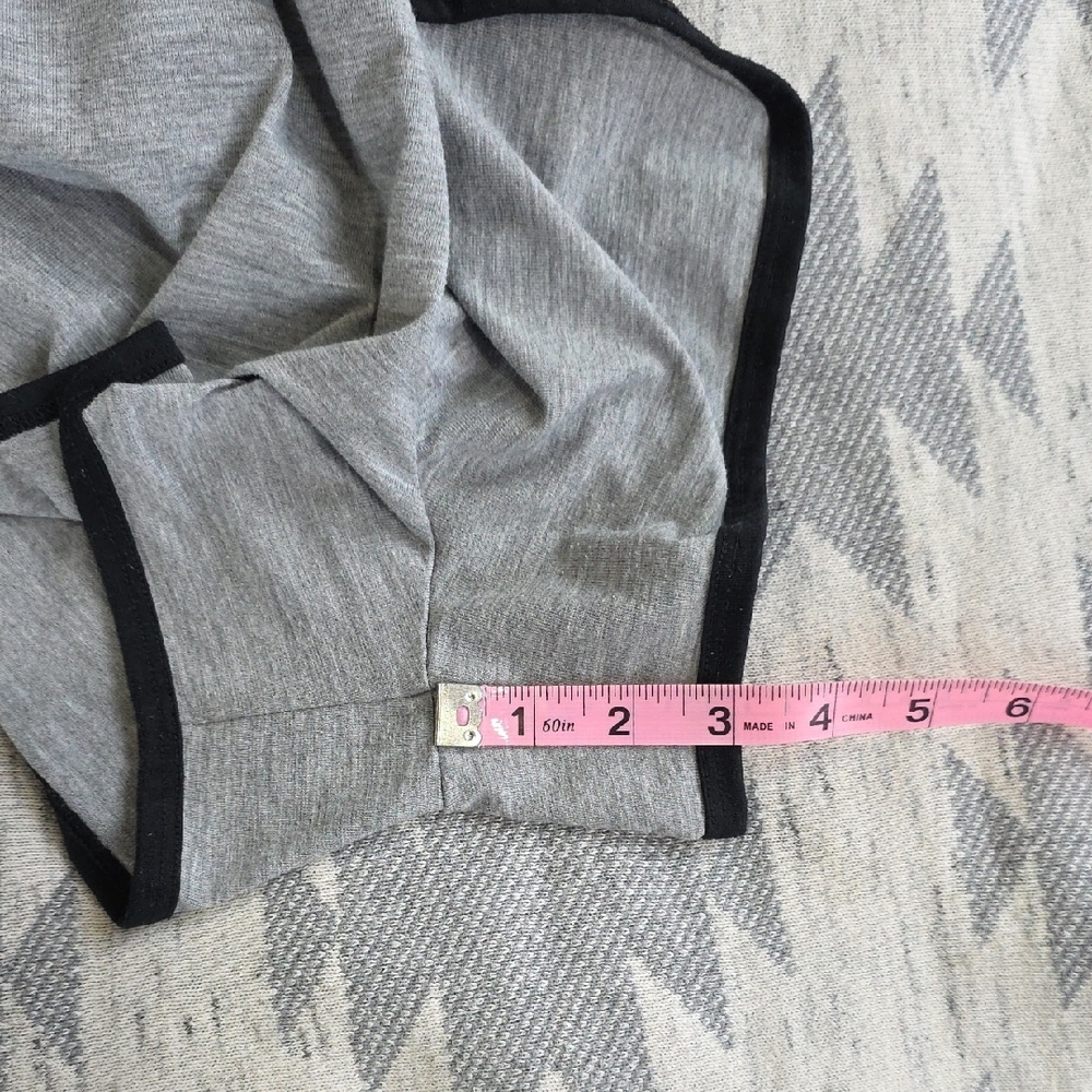 Under Armour Medium Black Athletic Shorts And Medium Heather Gray Cloth Shorts - Picture 10 of 12